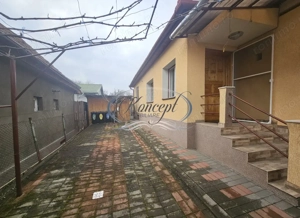 Casa solida cu teren drept si pozitie retrasa - imagine 5