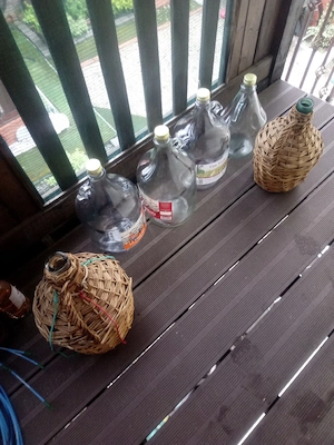 vand 6 damigene sticla de 5 litrii