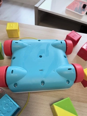 Jucarie de tras FisherPrice cu cuburi, varsta 18 luni +