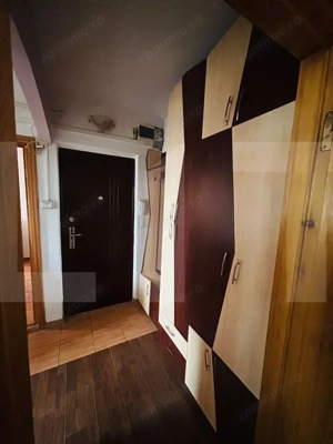 Apartament cu 3 camere semidecomandat