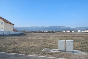 OKAZIE ! Teren Intravilan 4080 mp. D=31 m. PUZ aprobat P+3+1 Rh Asfalt Utilitati - imagine 1