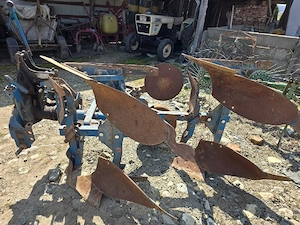 Vând plug reversibil  