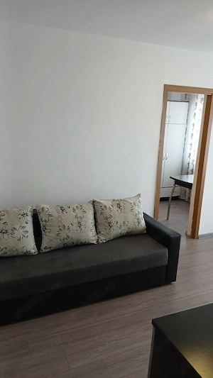 Închiriez apartament cu 2 camere 