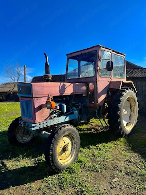 Vând urgent tractor 