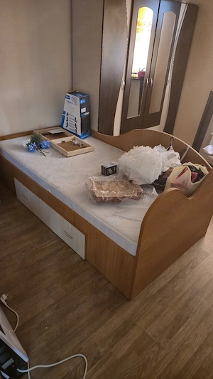 Vând paturi o persoană