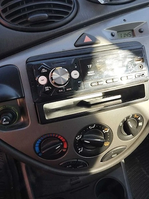 Vând Ford focus 2004 1,6 benzina - imagine 6