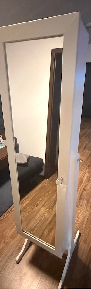 Dulap cu  oglinda pentru bijuterii