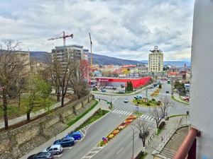 De inchiriat - 3 camere, central, bloc cu lift - imagine 6