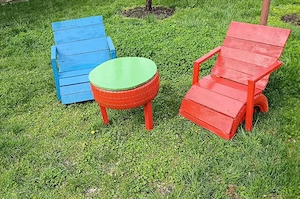 vând set masa plus două scaune ornamente gradina 