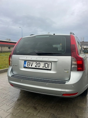 Volvo V50 1.6 Diesel, 2009   economic, confortabil și bine echipat - imagine 2