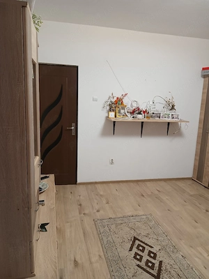 Vind Garsoniera confort (1)-Etaj.-1). - imagine 3