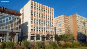 Cladire comerciala cu 4 etaje de inchiriat Resita