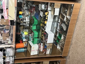 Vând vitrină magazin