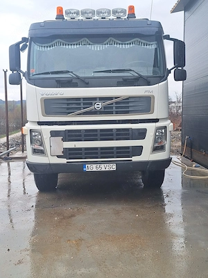 Cap tractor Volvo, am 2006, Euro 3, tracțiune 4x4, kit basculare original. Semiremorca basculabila - imagine 6