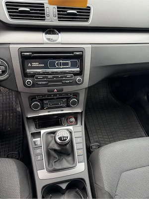 VW Passat   An 2012   TDI 105 cp   E5 - imagine 19
