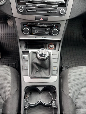 VW Passat   An 2012   TDI 105 cp   E5 - imagine 20