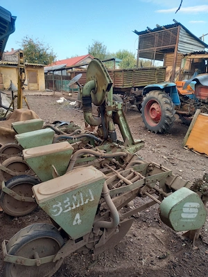 Utilaje agricole: Remorcă 4t + Semănătoare SEMA 4 + Prășitoare 4 rânduri