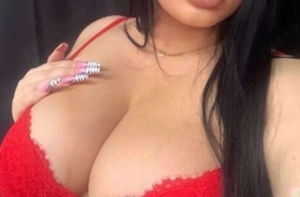 Bruneta cu forme! Drumul taberei 