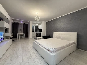 garsoniera dristor-metrou la scara blocului-modern