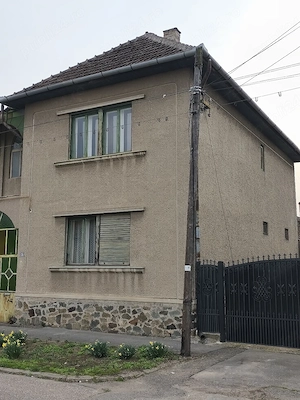 Casâ cu etaj construita ín anul 1976 - imagine 4