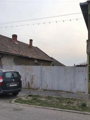 Casâ cu etaj construita ín anul 1976 - imagine 2