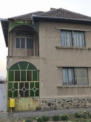 Casâ cu etaj construita ín anul 1976 - imagine 3