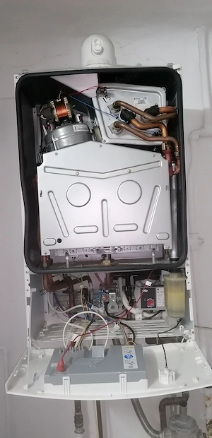 Bosch ZWB24-1RE centrala termica în condensare  - imagine 2