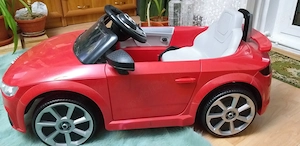 Vand masinuta AUDI TT electrica, acumulatori noi, ptr copii 2 - 5 ani