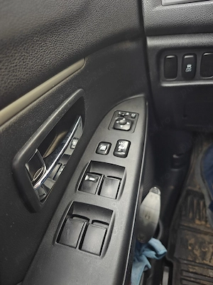 Mitsubishi ASX 4x4  - imagine 8