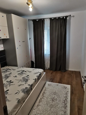 Vand apartament 3 camere  - imagine 8