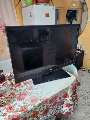 Vand Tv Elgi in stare foarte bună fără probleme cu decodor terestru incotporat