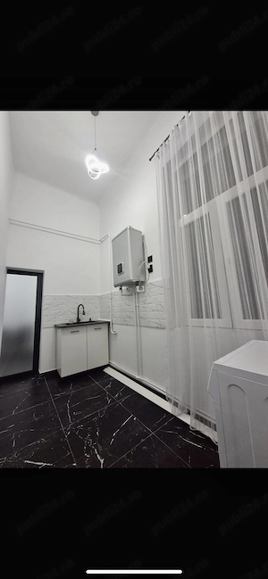 Casa in oras cu toate utilitatile, proprietate, zona centrala linistita - imagine 10