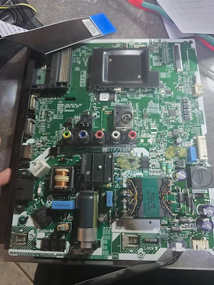 Dezmembrez tv Samsung ue32n4002