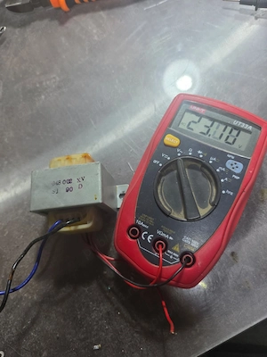 transformator 220v la 2 ori 23V 