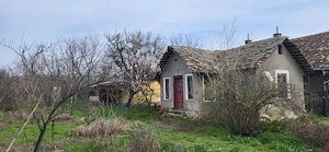 Teren 2000 mp Plenița   ideal pentru construcție, poziție bună cu 2 case bătrânești