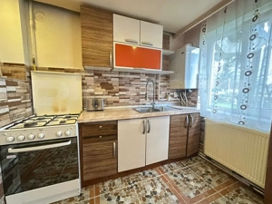 Apartament cu 3 camere, decomandat, parter – Gojdu, spațios, mobilat complet - imagine 2