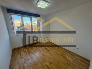 Apartament cu 3 camere, 65 mp, decomandat, zona Semicentral - imagine 5