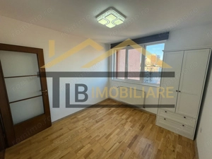 Apartament cu 3 camere, 65 mp, decomandat, zona Semicentral - imagine 6