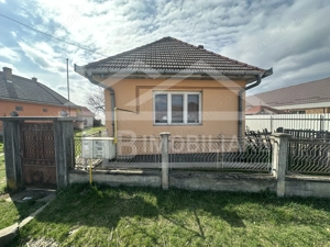 Casa individuala de vanzare, 107mp, 645mp teren, Zona Santana de Mures