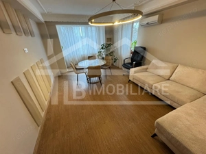 Apartament cu 3 camere, 85 mp, Zona Central - imagine 2
