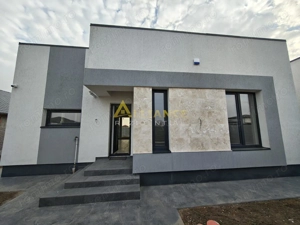 Casa Individuala - 3 camere - 2 bai - 371 mp teren - imagine 2
