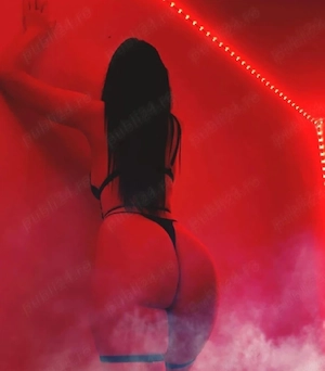 Alessia bruneta ,poze reale 100%