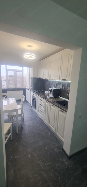 Proprietar vând apartament 3 camere decomandat