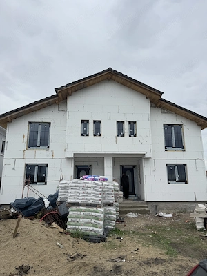 Duplex, la curbă cu Drumul Boilor în Moşnița (între cele 2 Lidl)