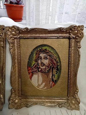 Goblenuri  "Isus " si  :Feciora Maria "