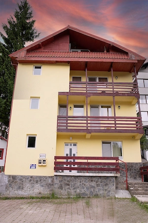 Vila, pensiune P+2+M de vanzare in Predeal 