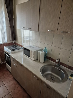 De inchiriat 2 camere-semidecomandat-termen lung,Mun.Constanta, zona,Tomis Nord-Campus - imagine 6