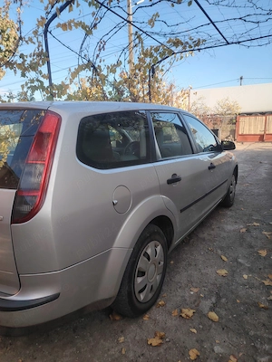 Vând Ford Focus 1.6 tdci 2005 - imagine 2