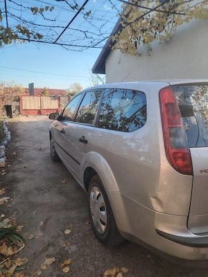 Vând Ford Focus 1.6 tdci 2005 - imagine 3