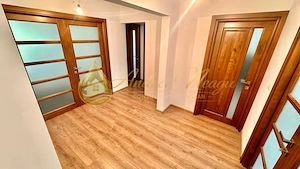 4 camere decomandate, 2 bai , 3 balcoane  Stefan cel Mare Bacau etaj 3 din 4  - imagine 4